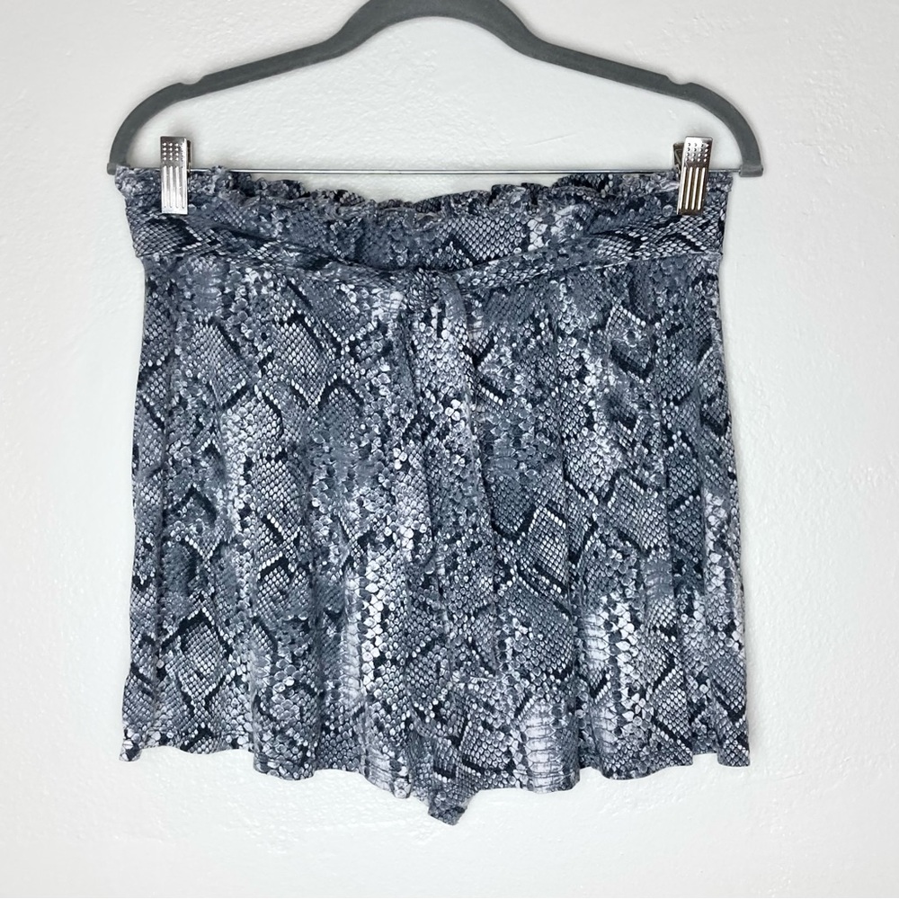 ASOS Paperbag Waist Shorts with Tie Belt Grey Snake Print